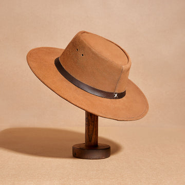 Chestnut suede hat